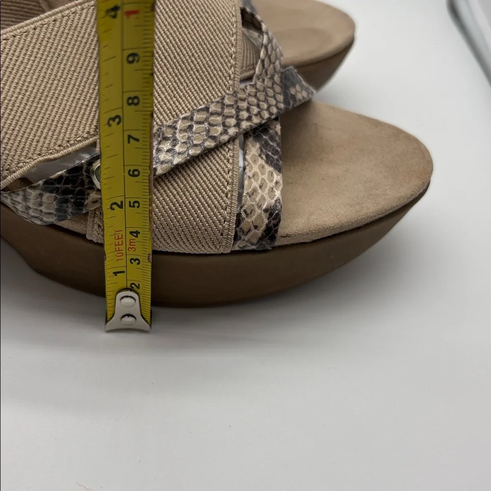Bandolino Donovan Tan and Snakeskin Slide Sandals, Size 9M